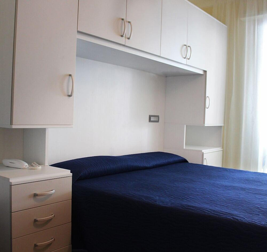 Bedroom 2, Hotel Royal, Rimini