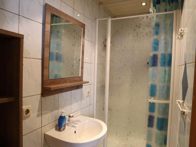 Bathroom, Cabin in Brixental by Ski Lift Access, Zell am See