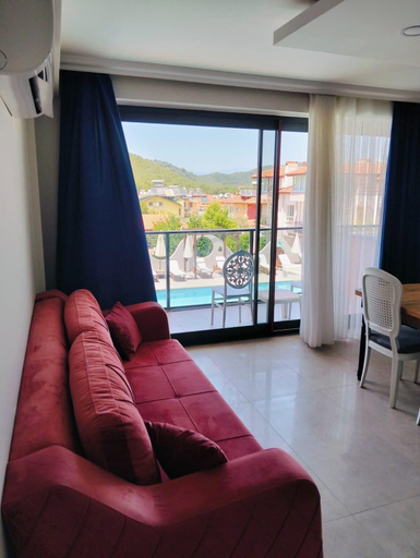 Others 4, Lina Suit, Fethiye