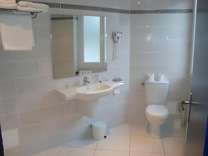Bathroom 4, Angelic & Myriam Hotel, Hautes-Pyrénées