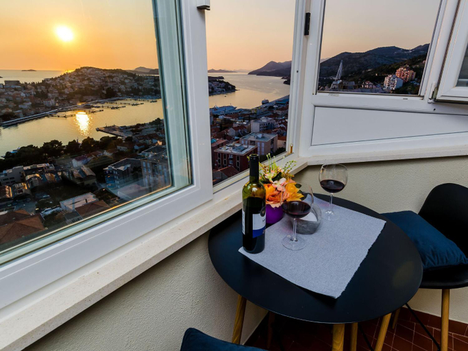 Others 4, bedroom apartment with balcony, Dubrovnik