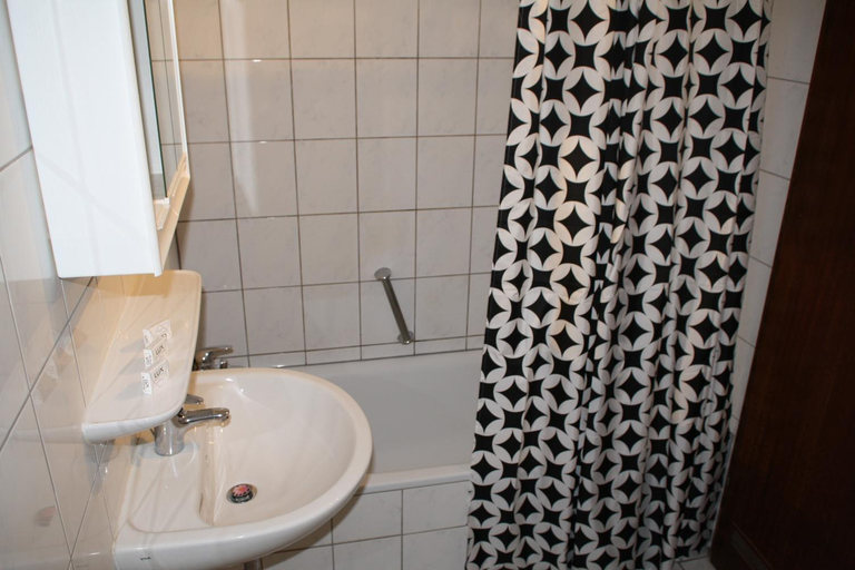 Bathroom, Hotel Restaurant Balkan, Trier