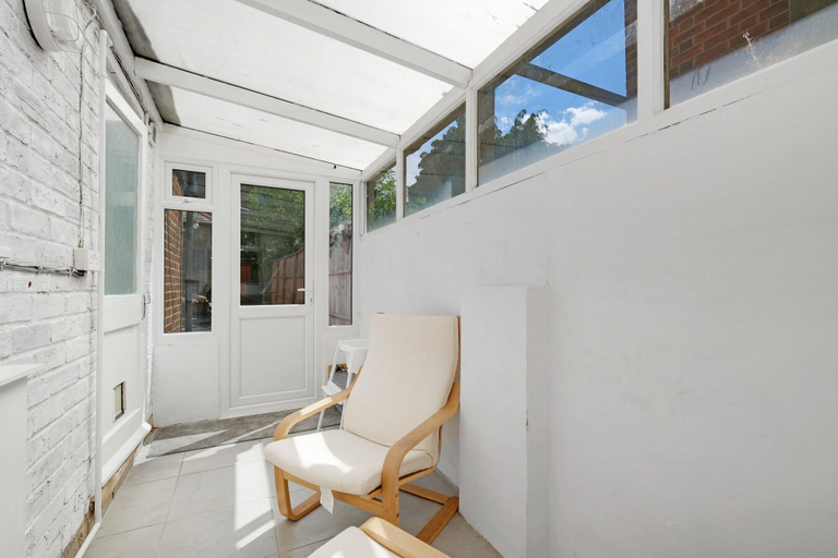 Others 4, Charming 3 Bed House at Blakes Cottages, Reading