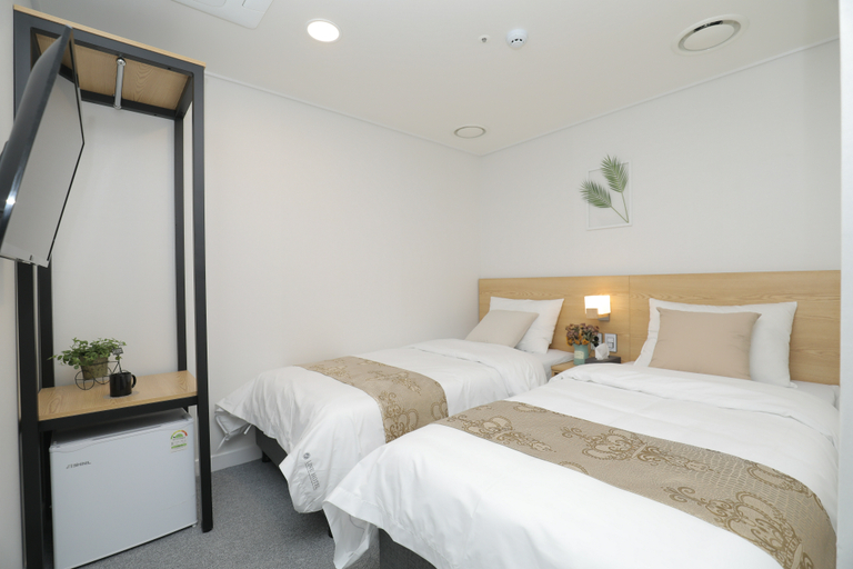 Line Hotel Myeongdong - Bedroom