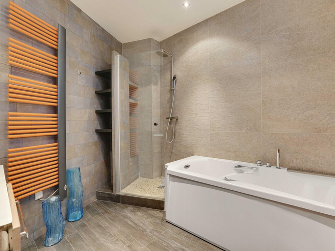 Bathroom 4, Spacious home in Paris-Republique, Paris