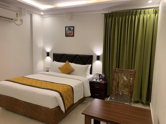 Bedroom 1, Le Grandeur, Bangalore