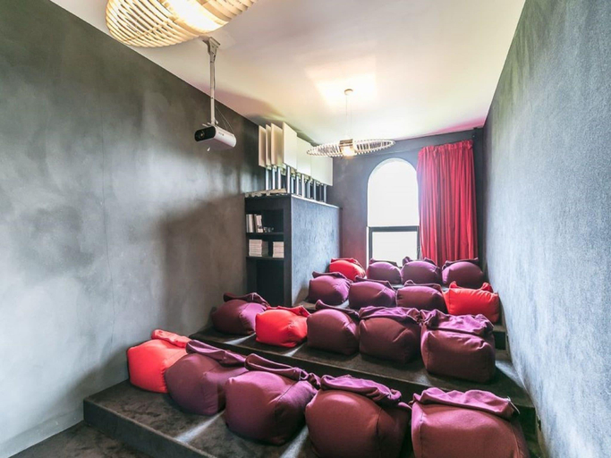 Others 5, Holiday home in Denee for 21 people, Namur
