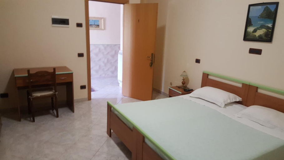 Others 2, Hotel dell'Ulivo, Bari
