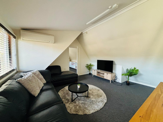 Others 5, George IV Inn, Wollondilly