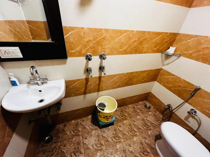 Bathroom 5, KS PAYING GUEST HOUSE, Chandauli