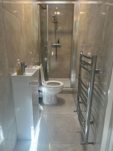 Bathroom 5, Astra Hostel, Dublin