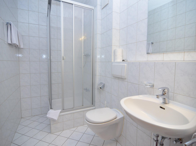 Bathroom, Wohnung in Rotthalmunster mit Balkon, Passau