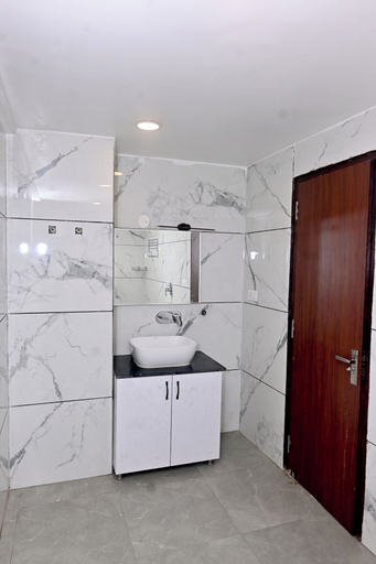 Bathroom 4, Hotel Golden By Admire Stay, Delhi