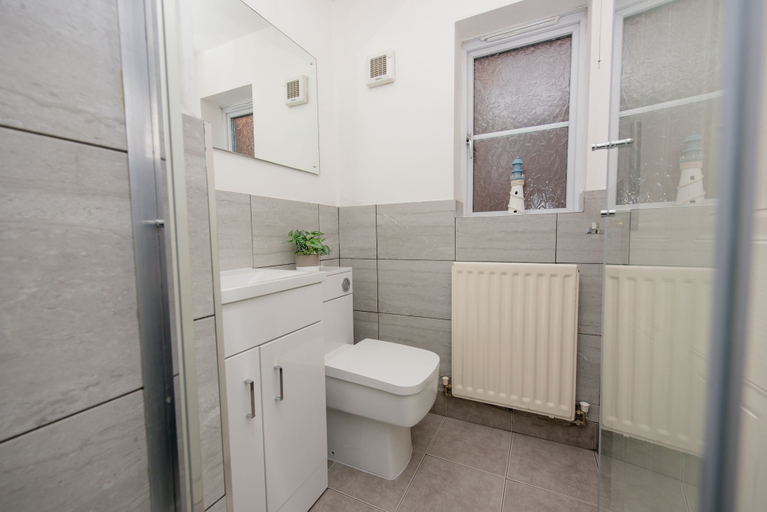 Bathroom 3, KVM - Swan House, Peterborough