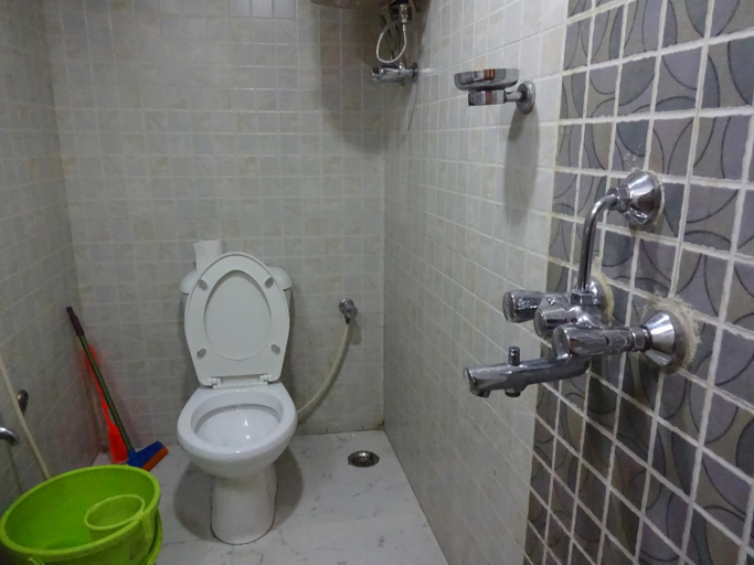 Bathroom 3, MONOVILLA INN, Kolkata