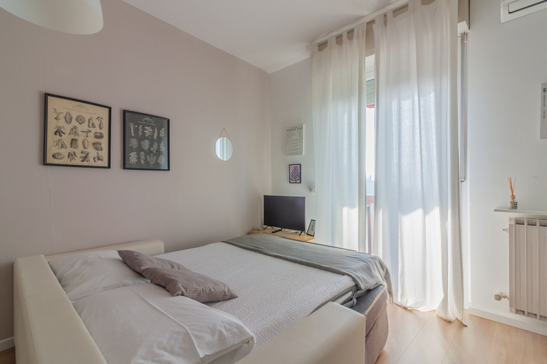 Room 2, Roberta s Home in Perledo, Lecco