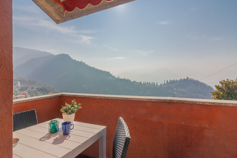 Room 5, Roberta s Home in Perledo, Lecco