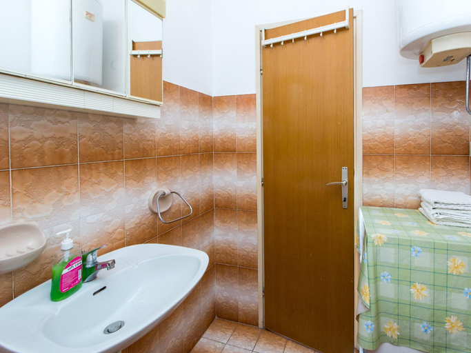 Bathroom 2, Guest House Ljubica - Double Room with Private Bathroom-2, Dubrovnik