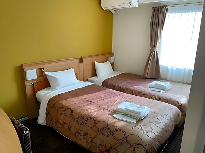 Bedroom 3, Yokohama Heiwa Plaza Hotel, Yokohama