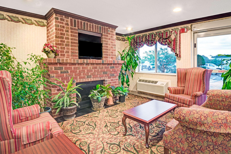 Public Area 2, Days Inn & Suites by Wyndham Siler City, Chatham