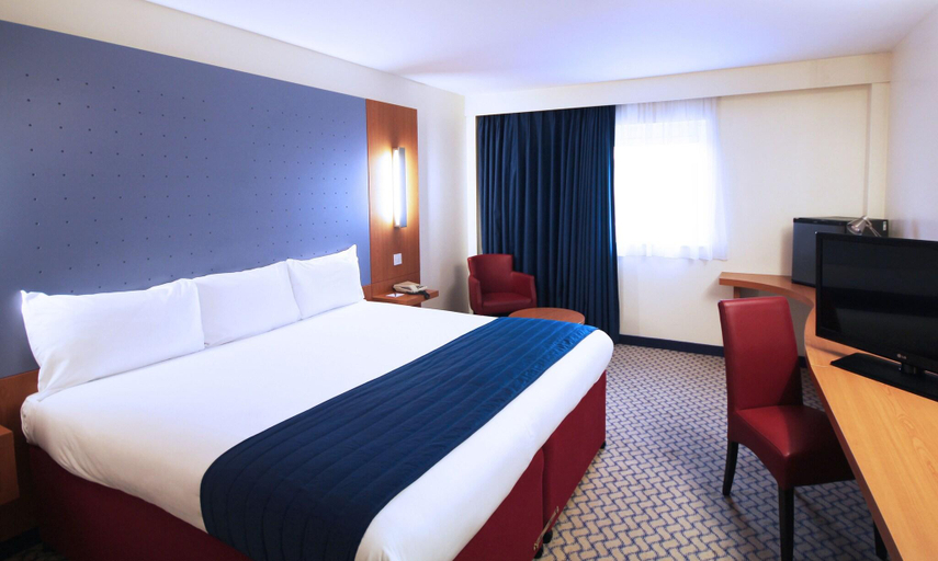 Bedroom 3, Ramada London North M1, London
