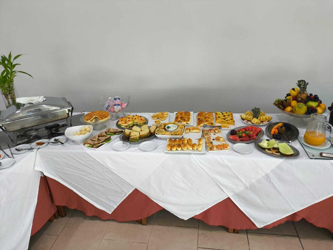 Food & Drinks