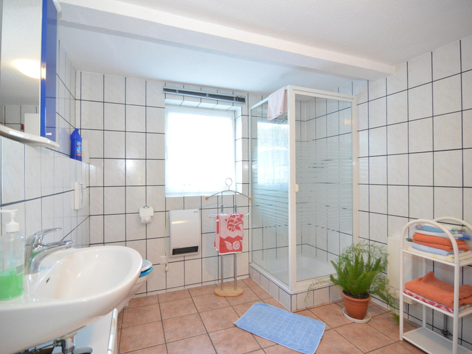 Bathroom, Neustadt 2BR with Garden, Ilm-Kreis
