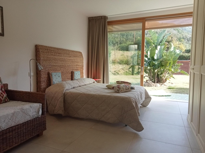 Bedroom 2, Holiday Home in Magazzini near the Beach, Livorno