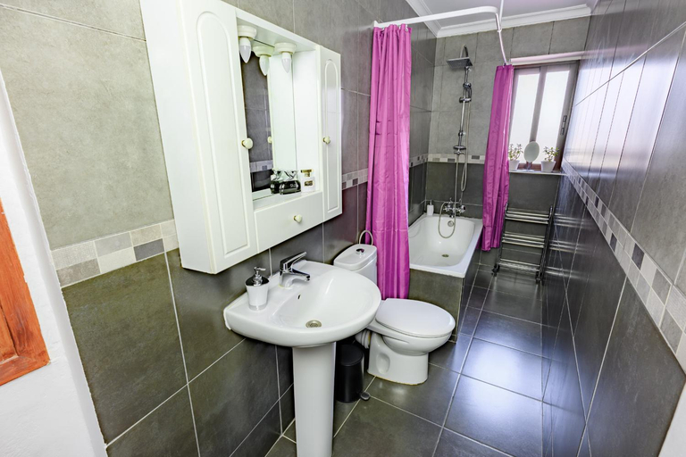 Bathroom 3, AstArte Guesthouse, Jaén