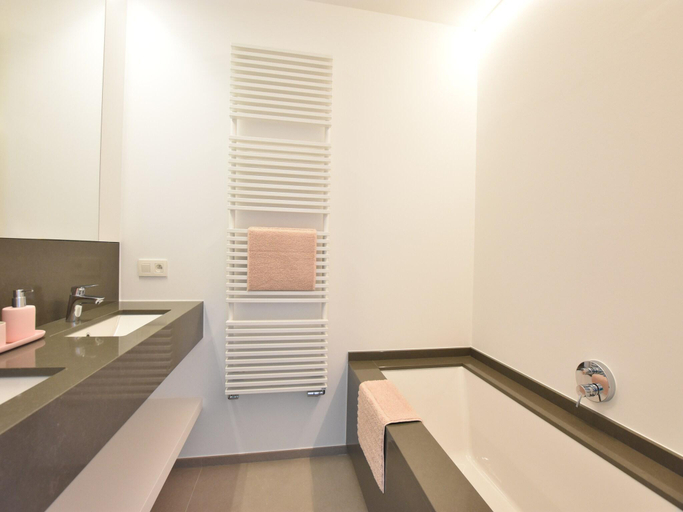 Bathroom 3, Bright Coastal Family Escape, West-Vlaanderen