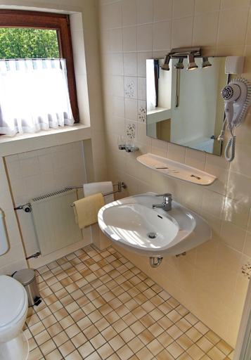 Bathroom 3, Gasthof Schumacher Hotel Garni, Siegen-Wittgenstein