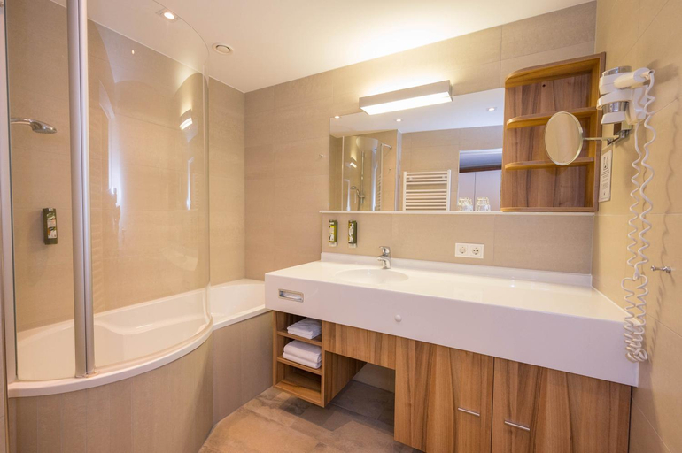 Bathroom 4, Allegria Resort Stegersbach, Güssing