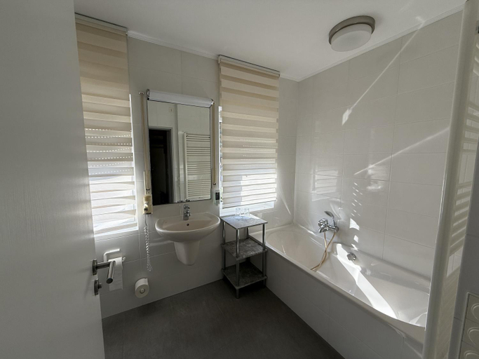 Bathroom, Hotel Restaurant Brinckwirth, Steinfurt