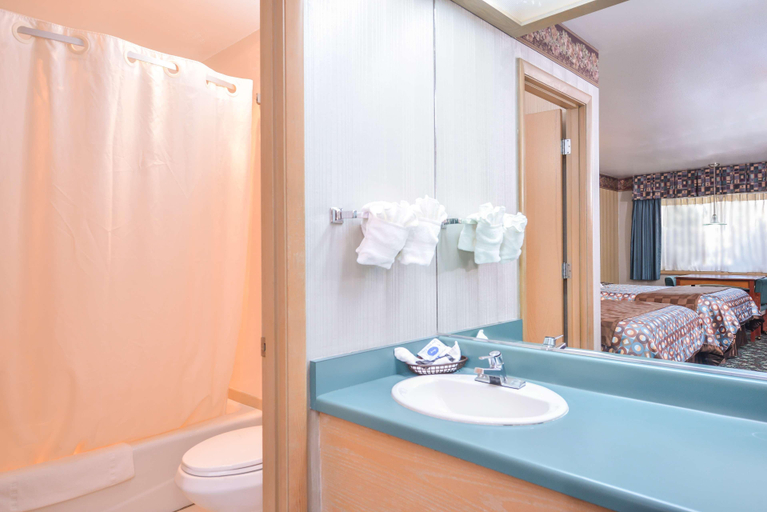 Bedroom 3, Americas Best Value Inn Phoenix Medford, Jackson