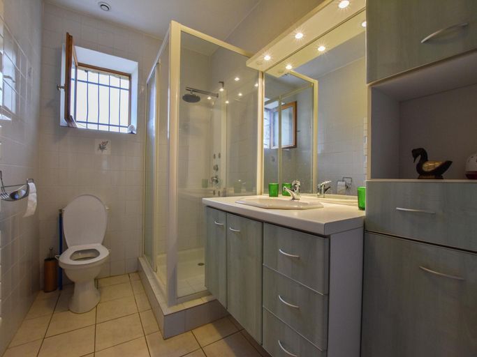 Bathroom 4, Charming Family Retreat in Loubejac, Dordogne