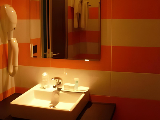 Bathroom 4, Hotel Saturday, Salerno