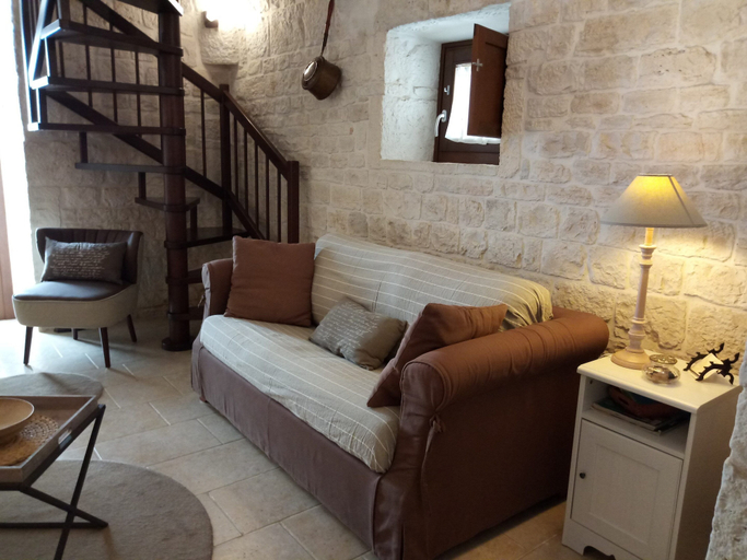 Living room 5, Belvilla by OYO Trullo Dell'ulivo per Due, Bari