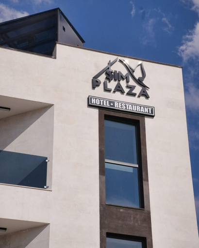 Exterior & Views 2, Sim plaza