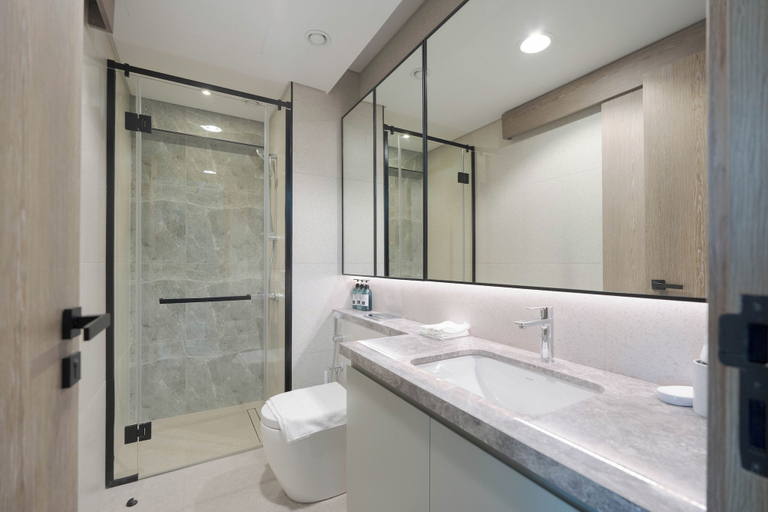 Bathroom, KeyRock Living - Luxe Escape with Pool, Dubai