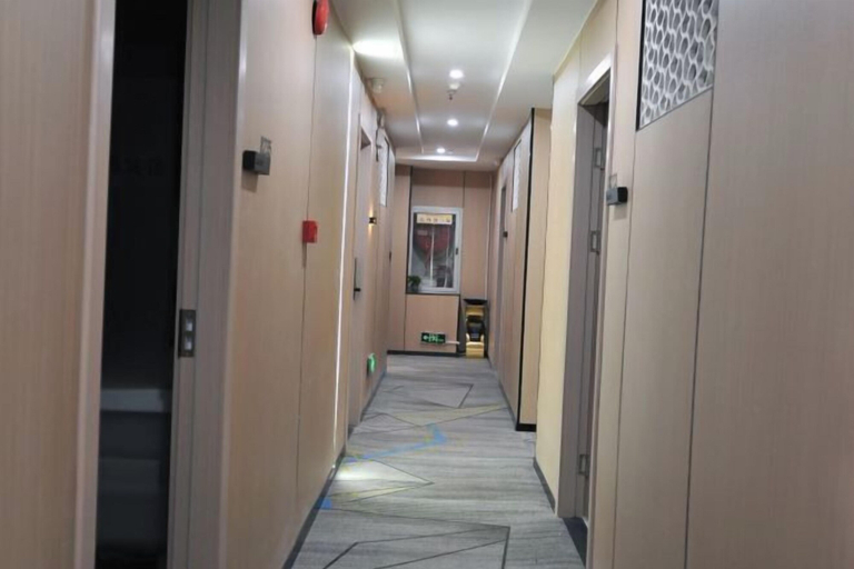 Others 5, Jingjing Hostel, Shanghai