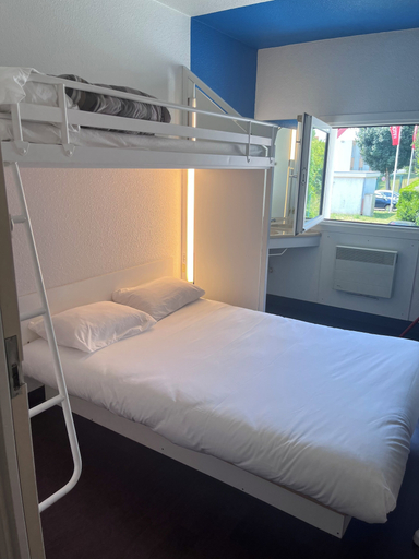 Bedroom 3, Tip Hotel Cambrai, Nord