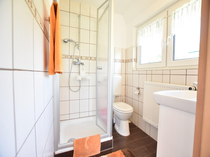 Bathroom 2, Apartment in Pepelow for zwei Personen, Rostock