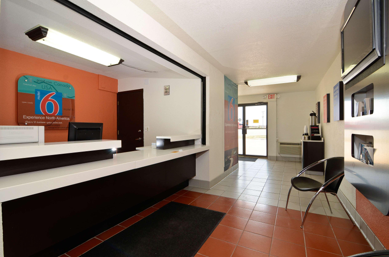 Public Area 2, Motel 6 Southhaven Ks, Sumner