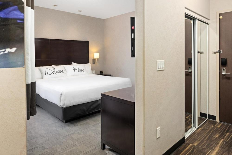 Bedroom 3, Home Inn & Suites - Swift Current, Division No. 8