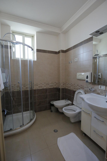 Bathroom 3, Hotel Vila Barbaut, Kavajës