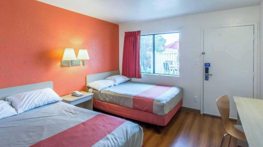 Bedroom 3, Motel 6 Redding North, Shasta