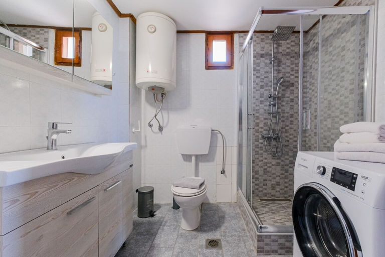 Bathroom 4, Ikia Nikolea by Rentalspro - Afytos Halkidiki, Central Macedonia