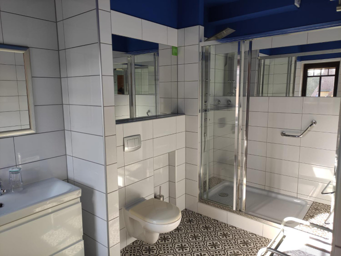 Bathroom 3, Jasny Dwor, Kłodzko