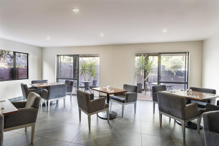 Food & Drinks, Edit Auckland Greenlane, Waitakere