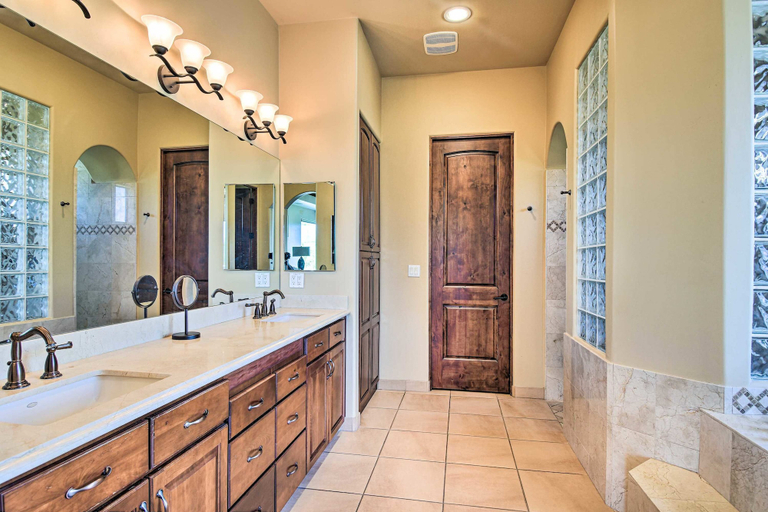 Bathroom 4, East Mesa Desert and Mountain Views: 5br, Pool, Maricopa